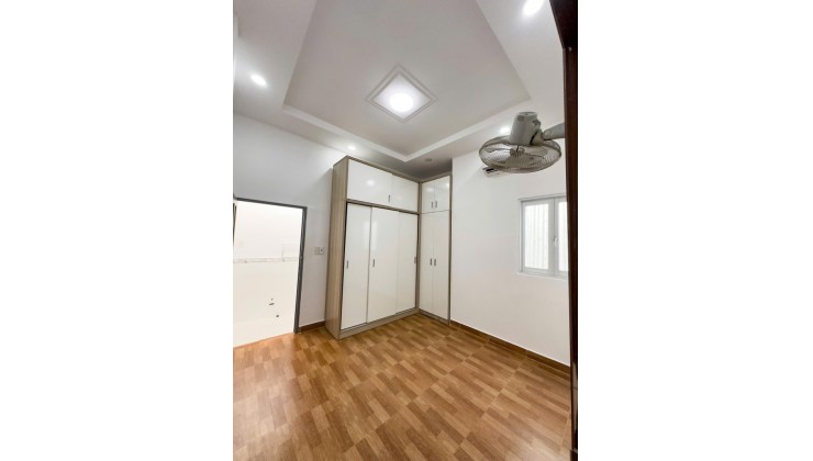Bán Gấp Nhà Hoàng Hoa Thám 40m2, 3 Tầng, 2PN, Nhà Mới Ở Ngay Chỉ 5.3 Tỉ